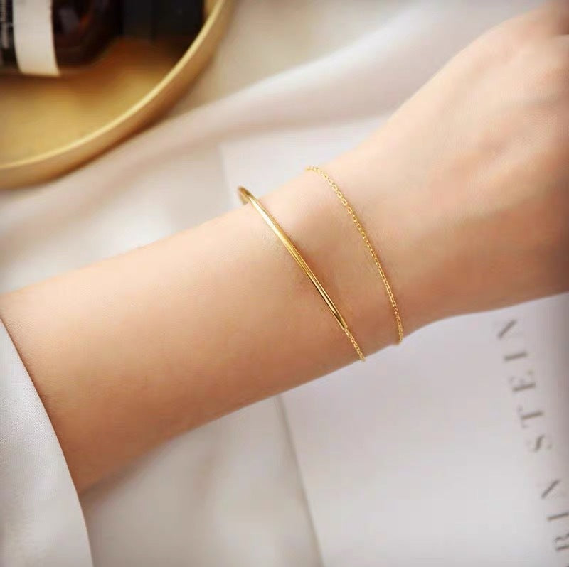 Eternal Glow: The Vacuum-Plated Titanium Bracelet