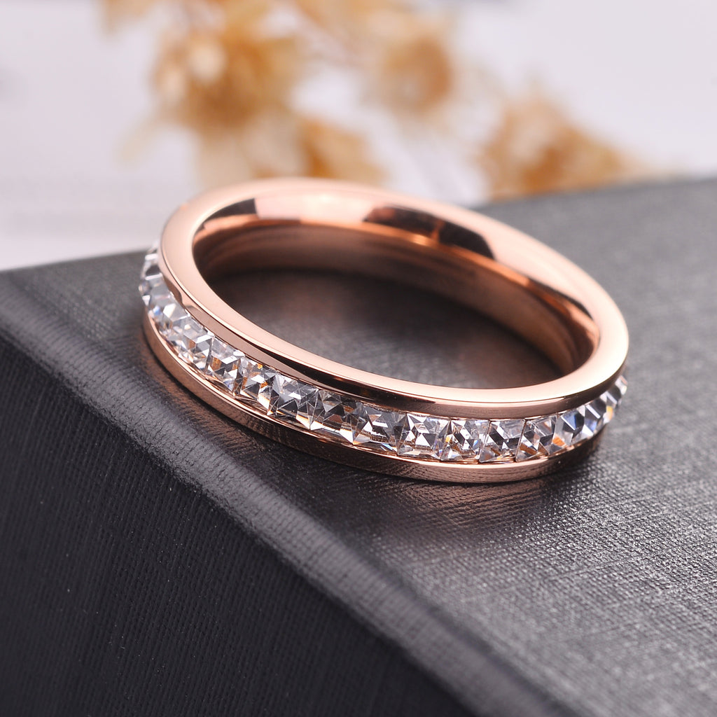Rose Horizon: 360° Inset Crystal Titanium Band