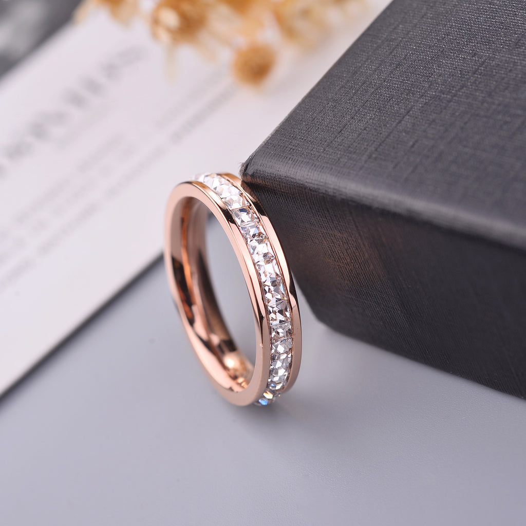 Rose Horizon: 360° Inset Crystal Titanium Band