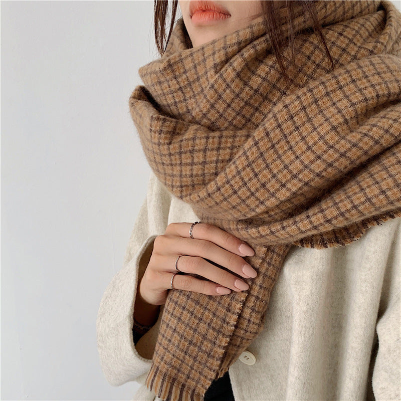 Heritage Warmth: The Classic Brown Plaid Scarf
