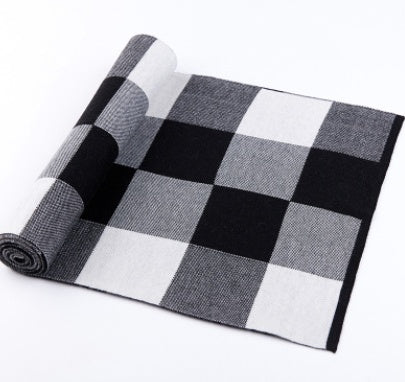 Artisanal Heritage: The Jacquard Wool Plaid Scarf