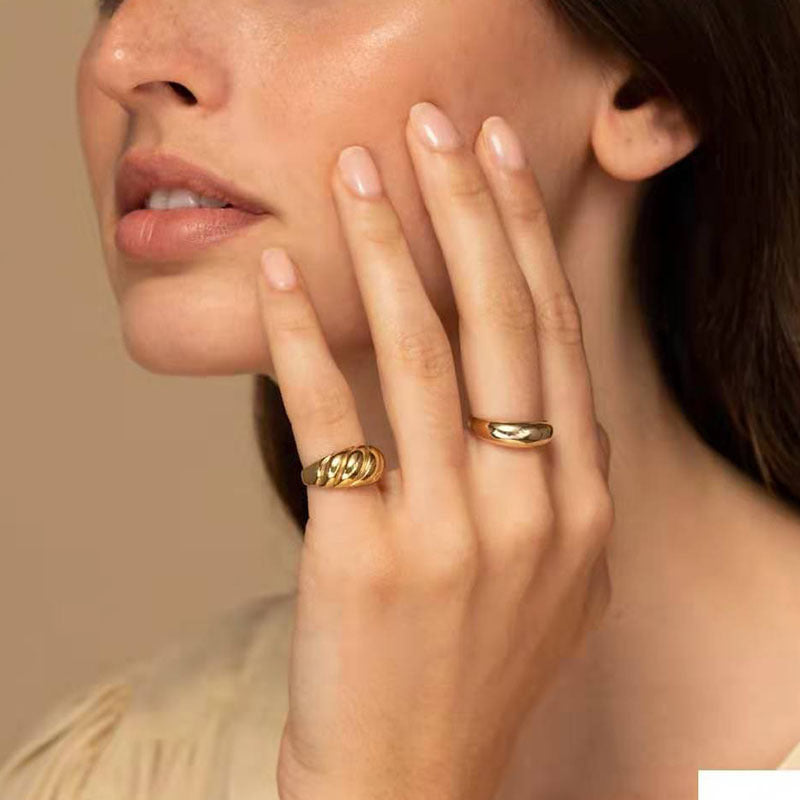 Rose Éclat: Braided Twist Titanium Band