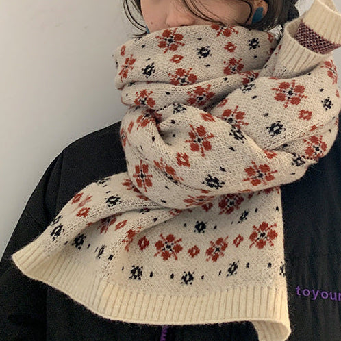Nordic Bloom: The Thickened Woolen Winter Scarf