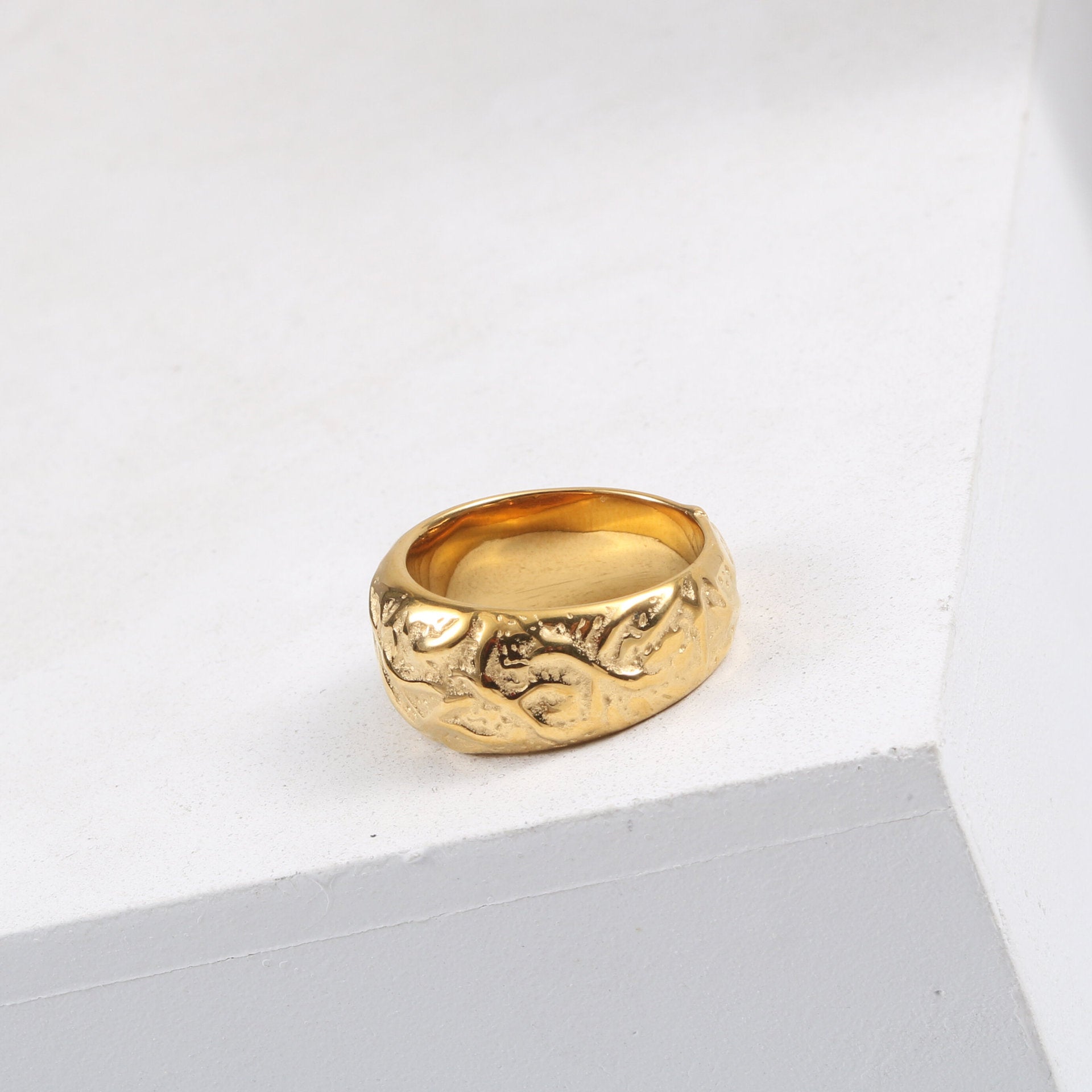 Women’s Crater-Texture Diamond Titanium Ring
