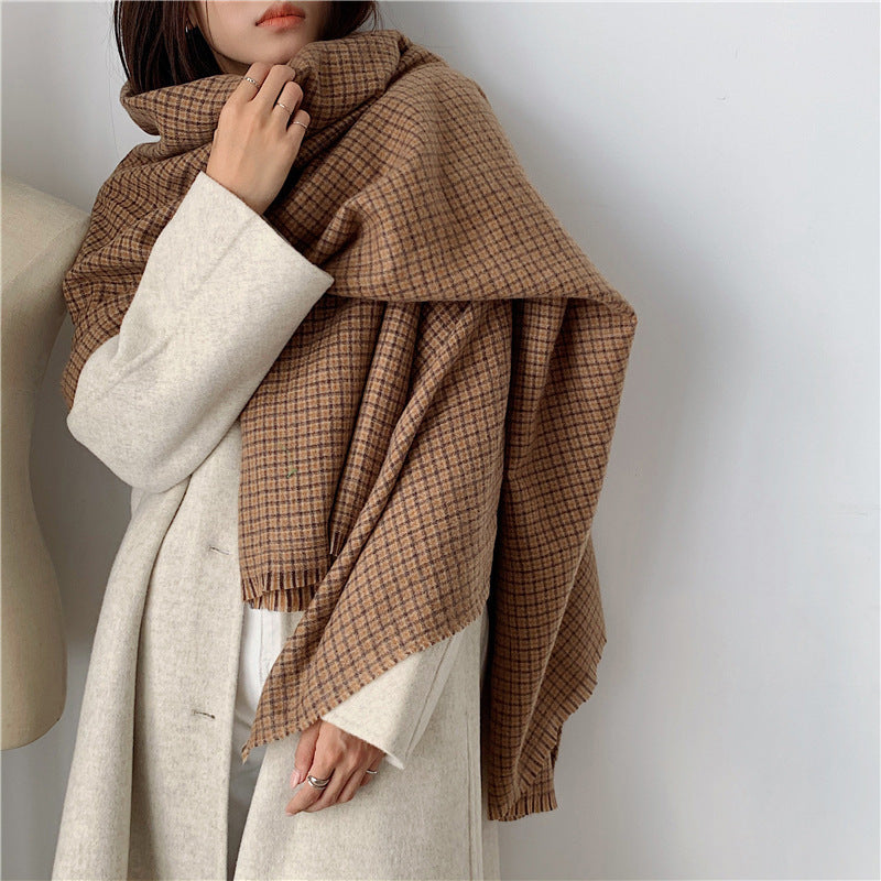 Heritage Warmth: The Classic Brown Plaid Scarf