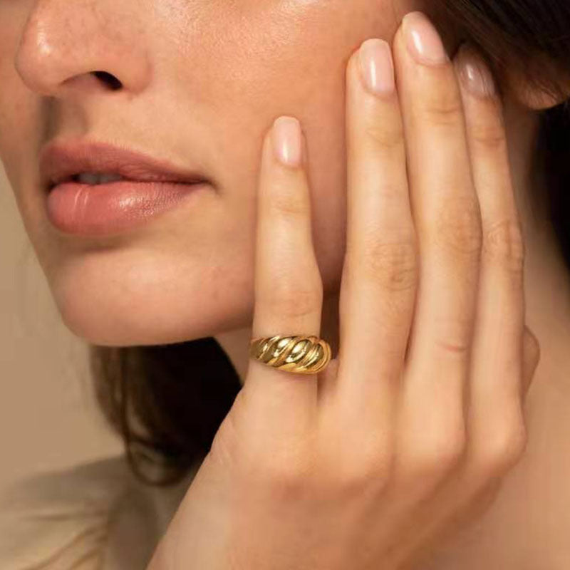 Rose Éclat: Braided Twist Titanium Band