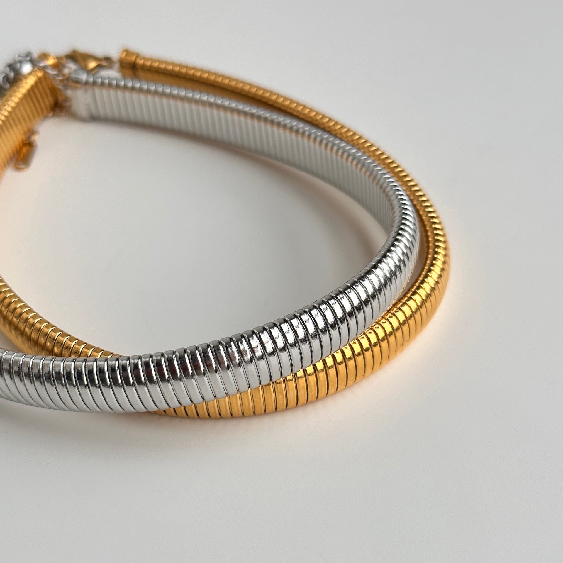 The Retro Bold Choker: Titanium Ribbed Necklace