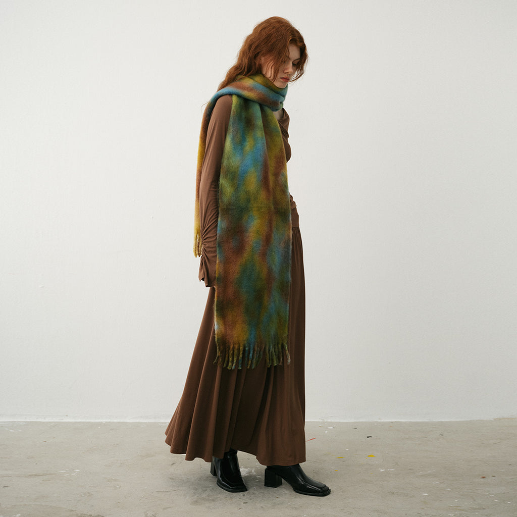Artistic Flow: The Oversized Tie-Dye Winter Scarf