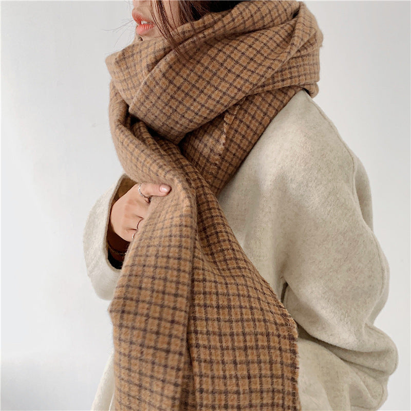 Heritage Warmth: The Classic Brown Plaid Scarf