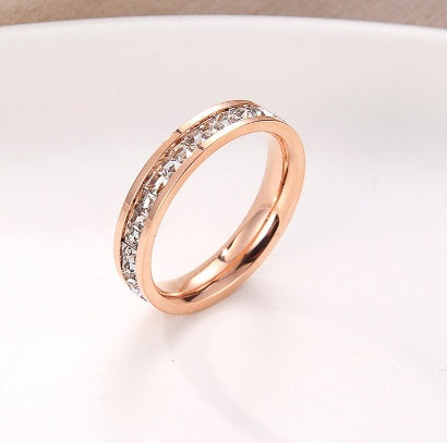 Rose Horizon: 360° Inset Crystal Titanium Band