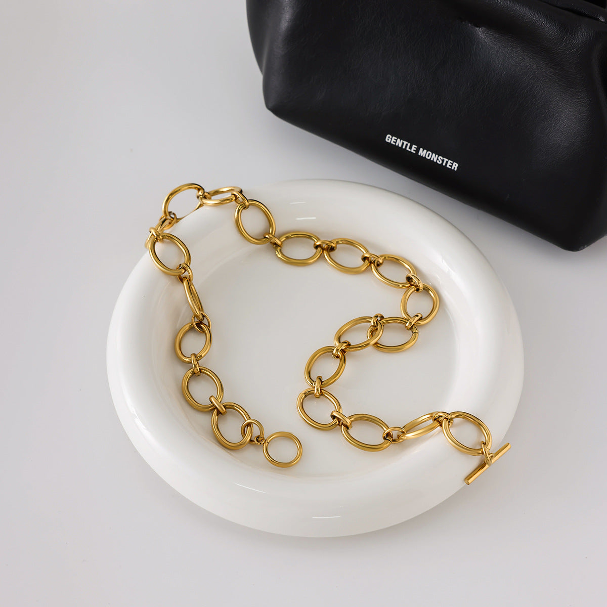 The Eternal Link – Minimalist Geometric Titanium Necklace