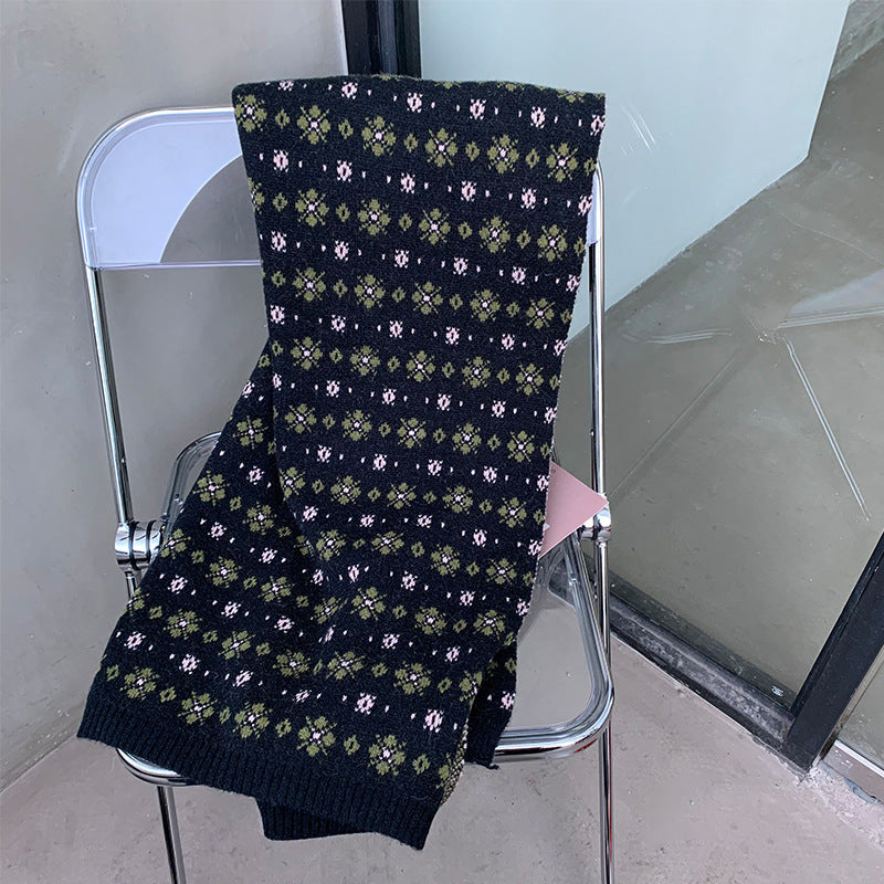 Nordic Bloom: The Thickened Woolen Winter Scarf
