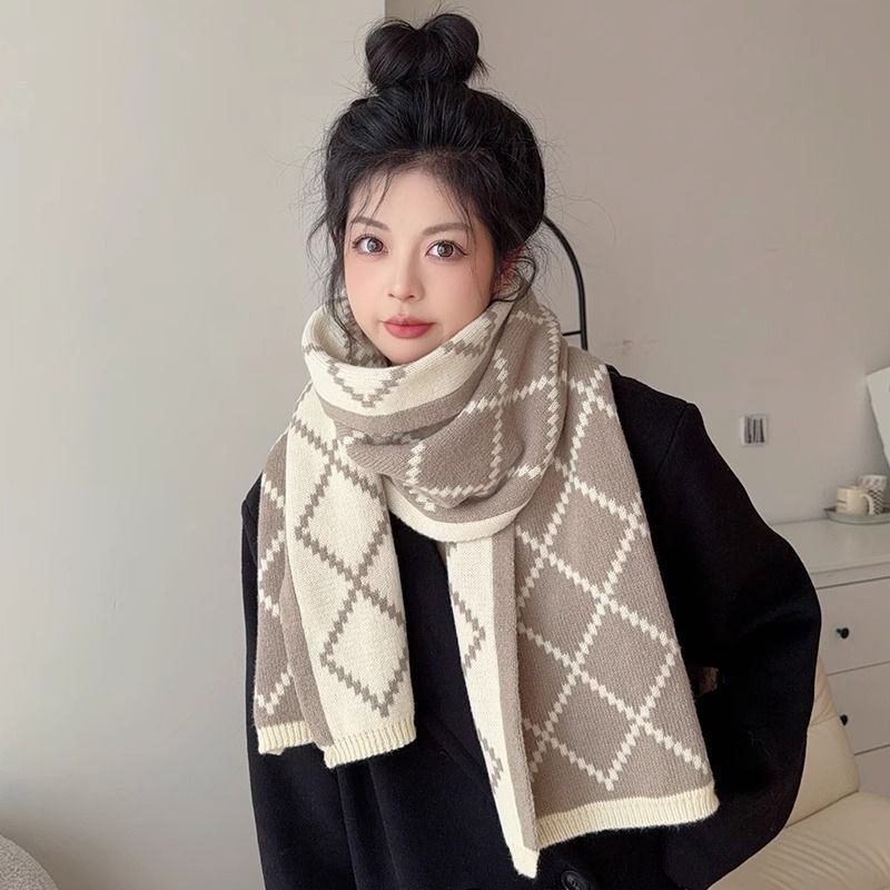 Eternal Symmetry: The Thickened Diamond Wool Scarf